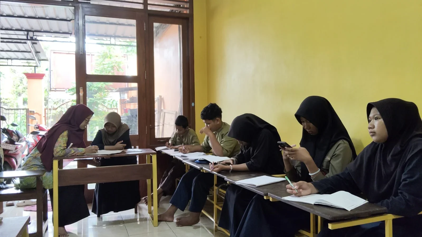 Pendampingan intensif pemahaman konsep dasar matematika di Queen Education Centre Sukoharjo