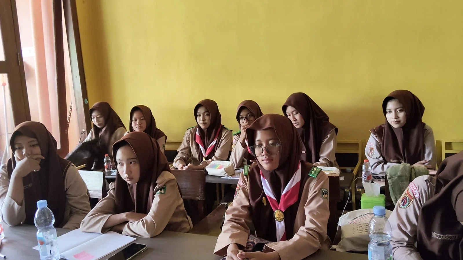 Sesi tanya jawab konsep fisika, kimia, dan biologi